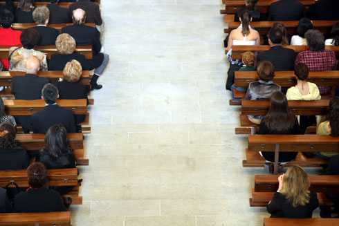 regole sulla disposizione degli invitati in una cerimonia nuziale in chiesa