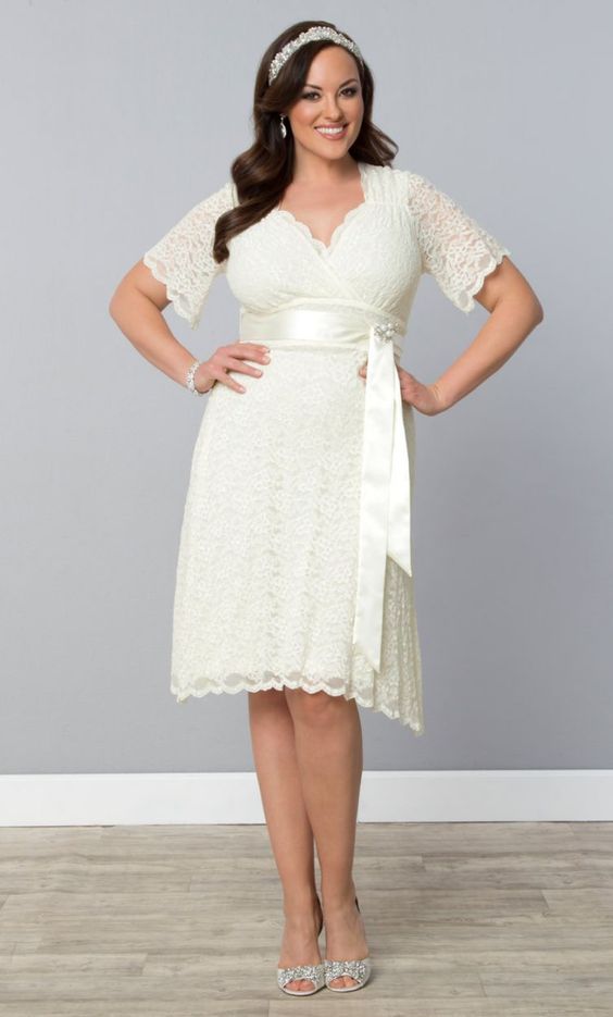 abiti da sposa taglie forti corti con scollo a v