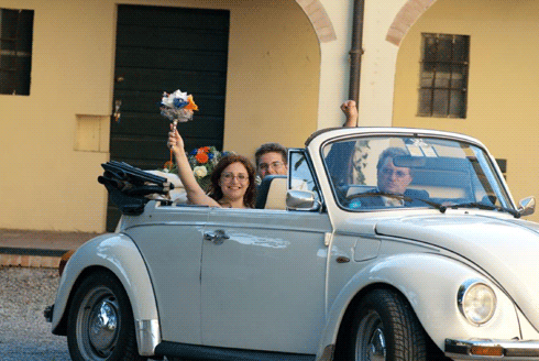 auto sposi low cost: un maggiolone bianco