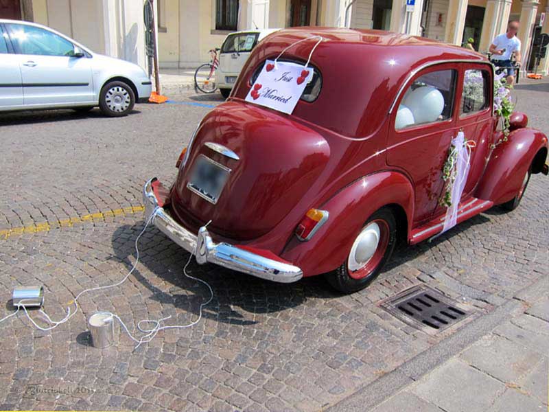decorazione auto sposi vintage