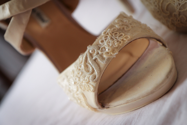 scarpe da sposa decorate a mano da Daisy E co. Pistoia