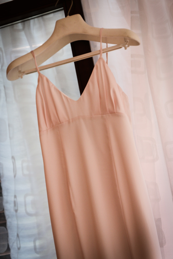 sottoveste di seta rosa abito da sposa con morbide coppe e tagli a telino