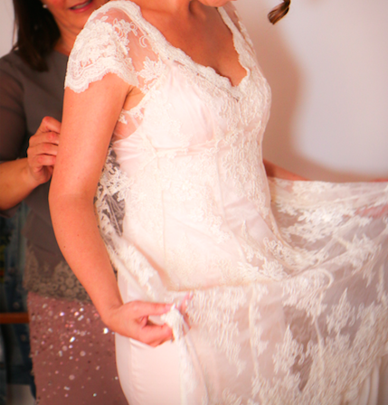 soprabito sposa in tulle di pizzo con un ricamo fil a fil