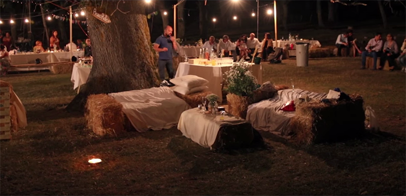 banchetto di nozze picnic nel bosco