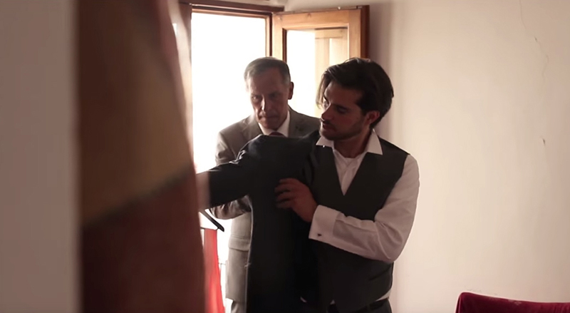 matrimonio green: vestizione sposo 
