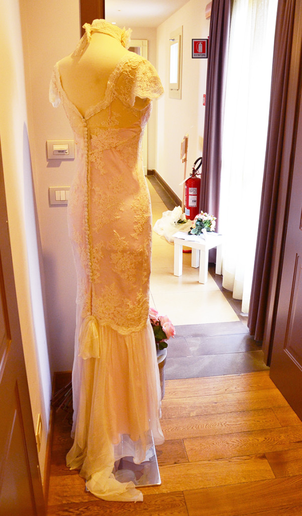 abito da sposa per acconciatura sposa raccolto