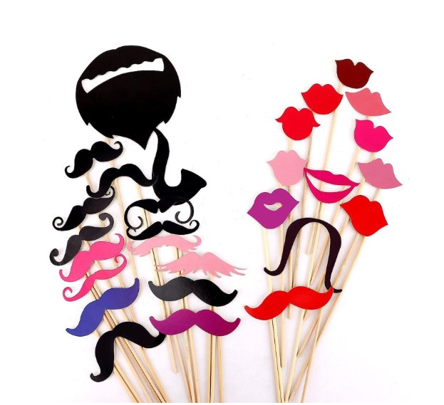 idee decorazioni matrimonio fai da te: gudgets per photo booth fai da te