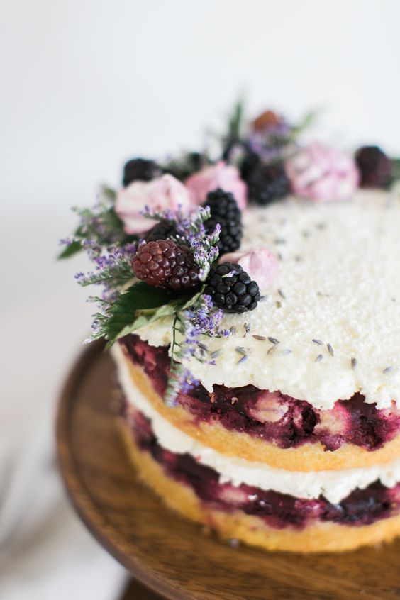 naked cake con le more