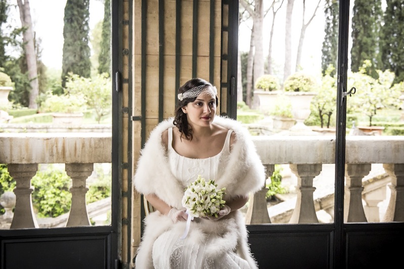 bouquet sposa matrimonio a tema Grande Gatsby: Bouquet semplice di lisianthus bianchi