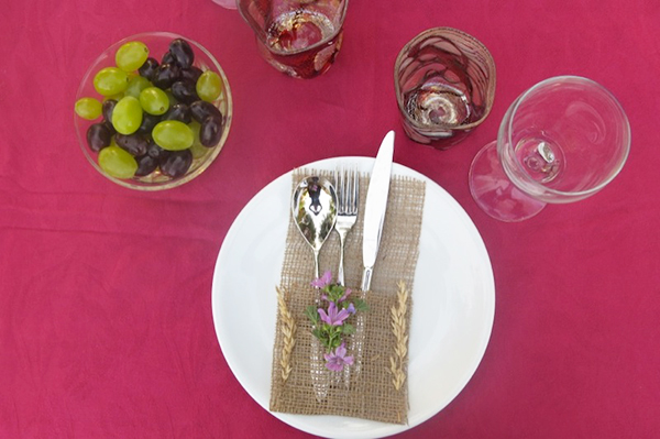 mise en place tavolo sposi per un matrimonio ispirato al vino