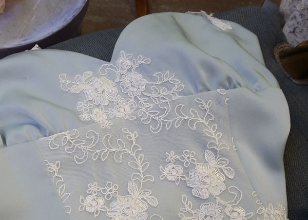 abito da sposa celeste