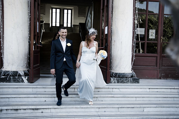 matrimonio con abito da sposa sirena azzurro fatto a mano e personalizzato