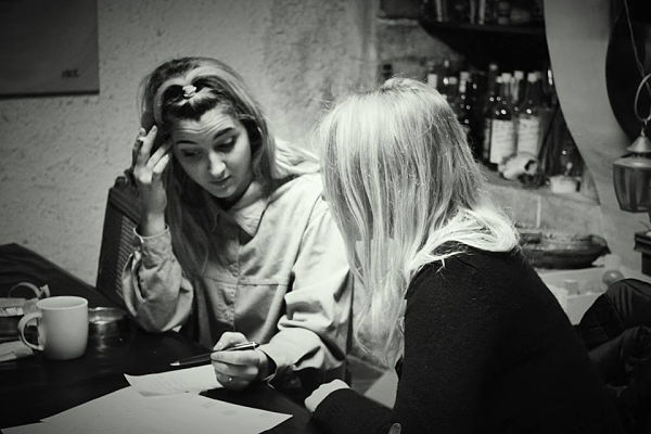 La stilista francese di abiti da sposa Maylis Puech di Mus 