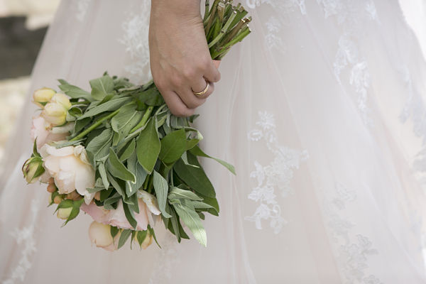 bouquet sposa matrimonio a tema libri e chiavi