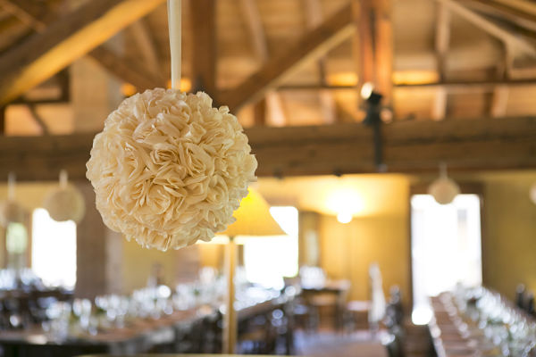 allestimento location matrimonio a tema libri e chiavi