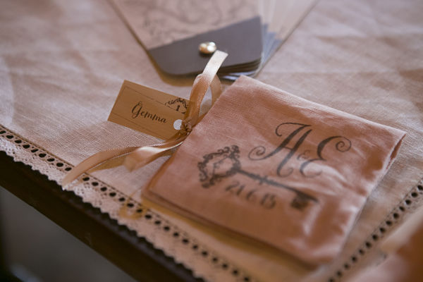 stationery grafica matrimonio a tema libri e chiavi