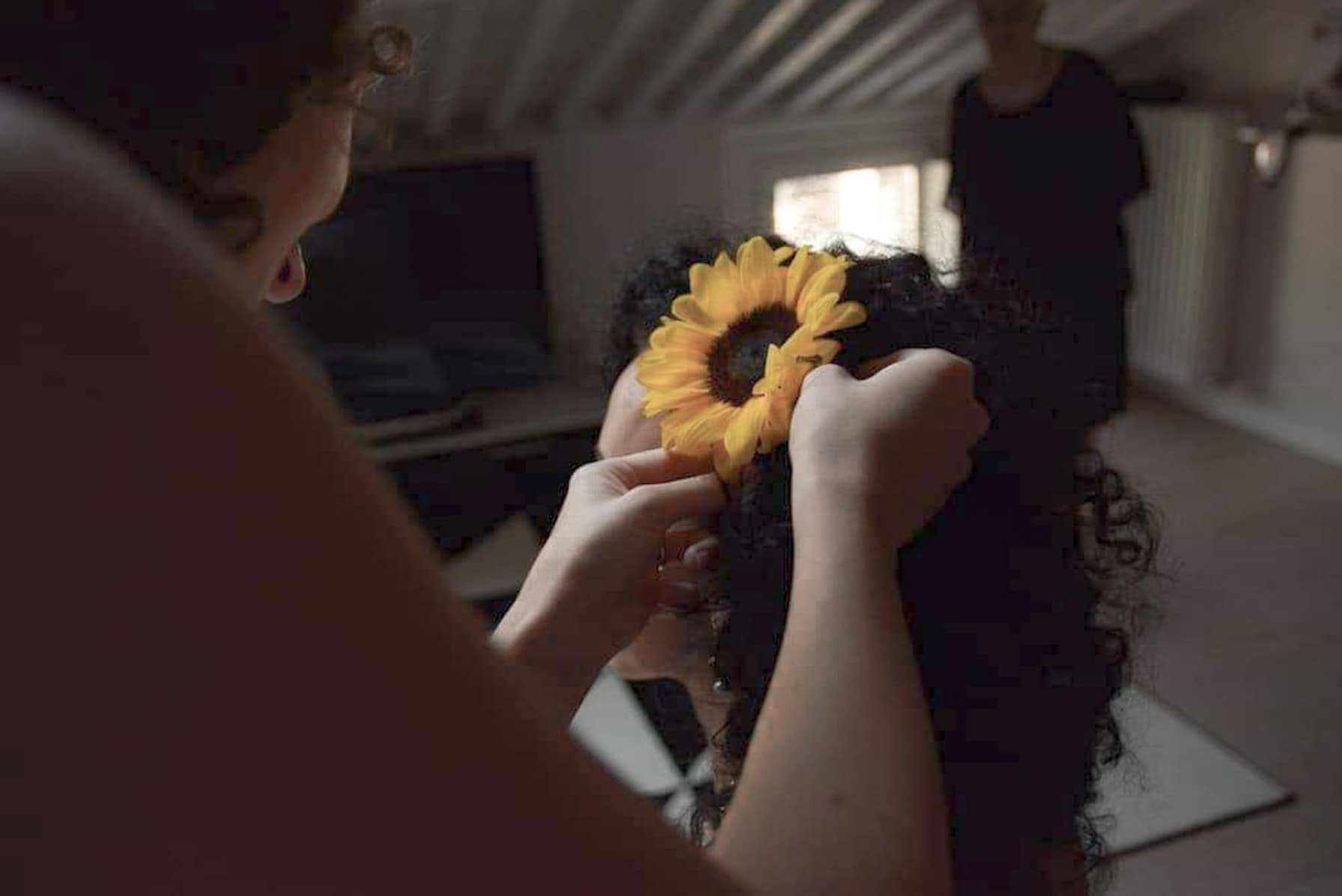 acconciatura sposa matrimonio semplice in giardino