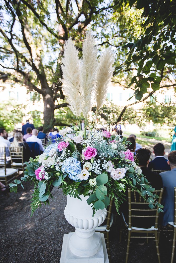 Matrimonio civile bohemien fucsia e blu